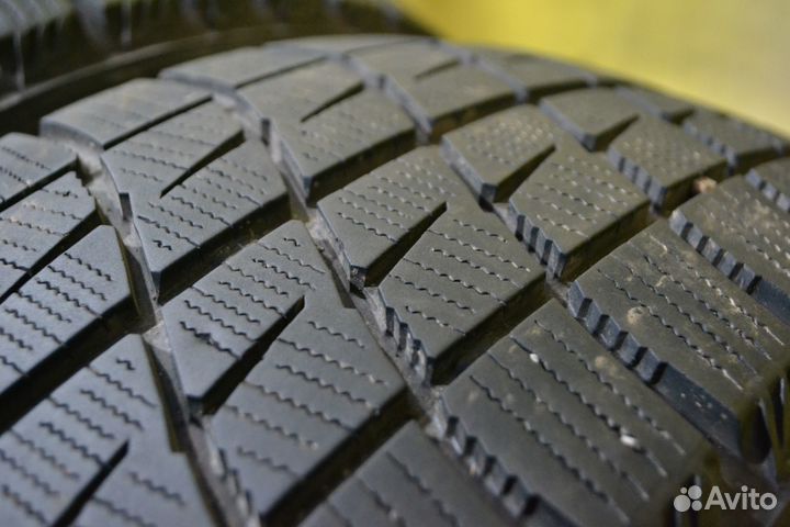 Bridgestone Ice Partner 215/45 R17