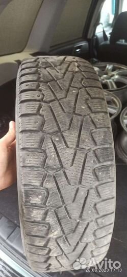 Pirelli Ice Zero 215/65 R16