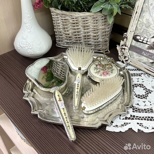 Дамский туалетный набор