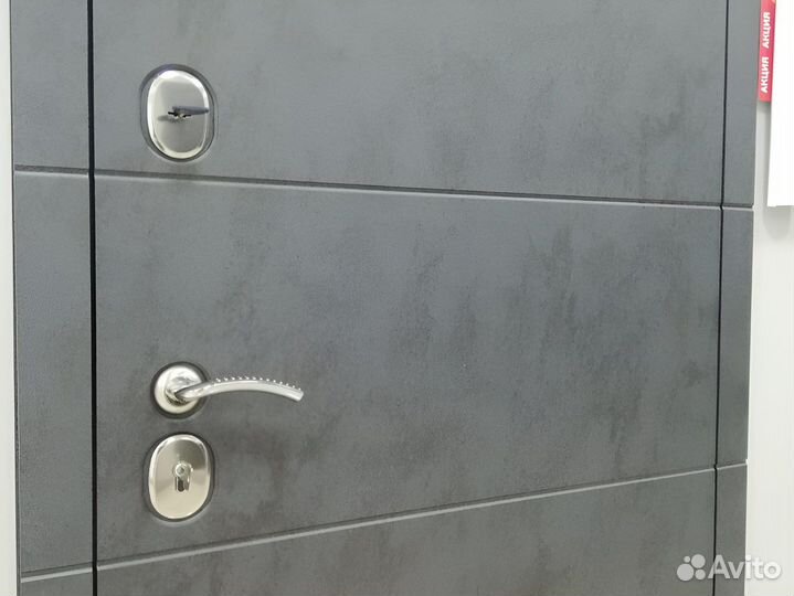 Входная дверь глухая мдф