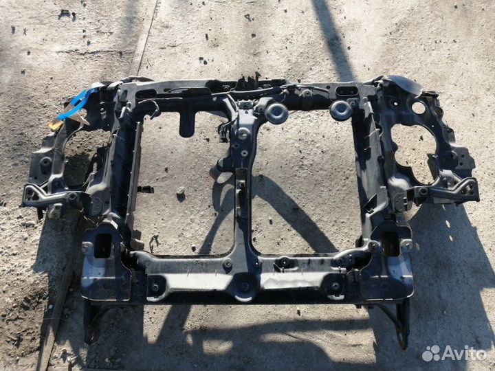 Рамка радиатора Nissan Elgrand E51 VQ35