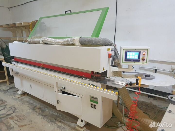 Кромкооблицовочный станок с прифуговкой