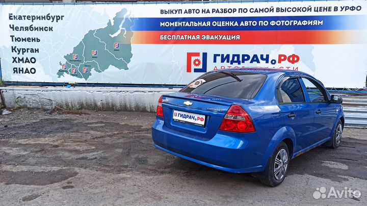 Накладка на торпедо правая Chevrolet Aveo T250 966