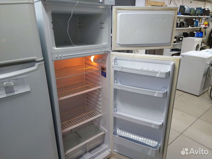 Холодильник Indesit