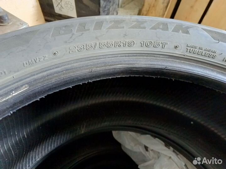 Bridgestone Blizzak DM-V2 235/55 R19 105T