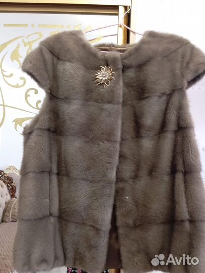 Меховая жилетка женская