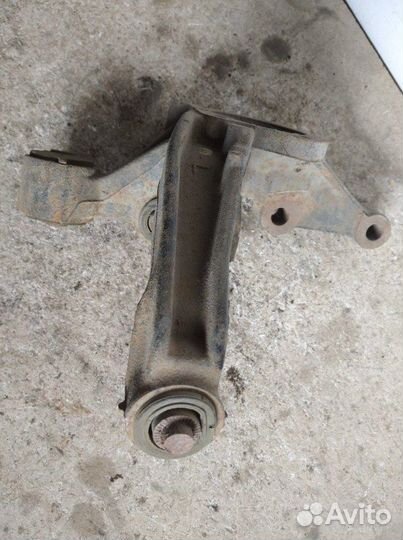 Кулак поворотный задний левый Toyota Camry V30