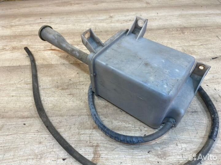 Бачок омывателя передний Kia Clarus универсал 1.8