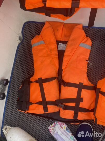 Спасательные жилеты