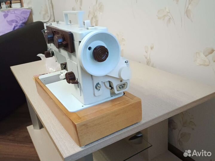 Швейная машина Чайка 144А