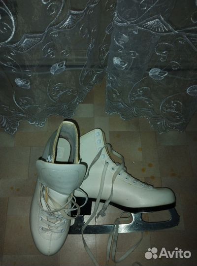 Коньки фигурные 37 размер 240 мм стелька женские