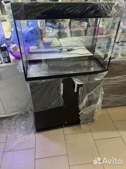 Готовые аквариумы с тумбой