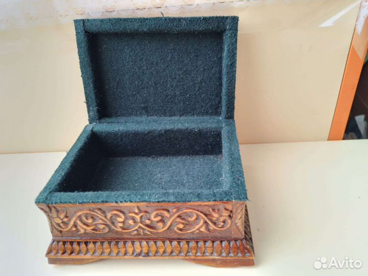 Деревянная шкатулка