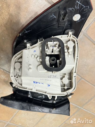 Фонарь задний левый volkswagen polo