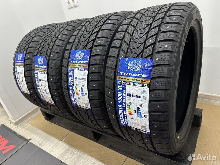 Tri Ace Snow White II Stud 255/40 R19 100H