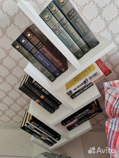 Напольная полка для книг