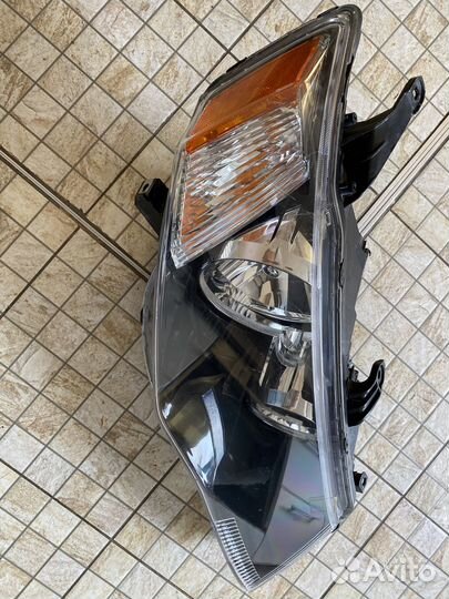 Правая передняя фара на Mitsubishi Outlander XL