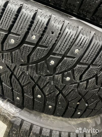 Bridgestone Blizzak Spike-02 235/45 R18 98E