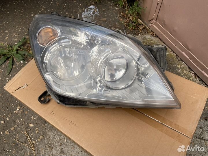 Фара передняя правая на opel astra h