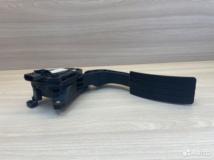 Педаль газа Renault Duster