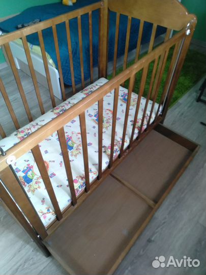 Продам детскую кроватку с матрасом б/у