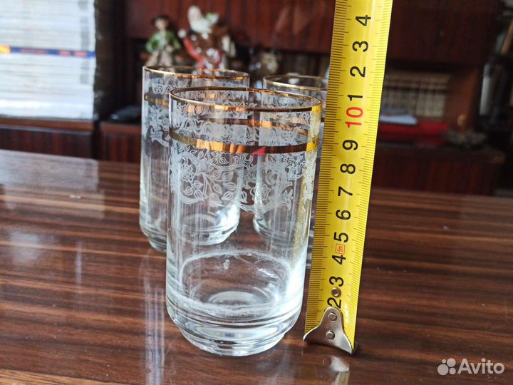 Стаканы и бокал