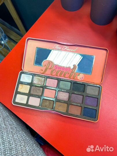 Палетка теней too faced