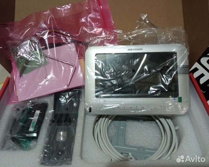 Цветной видеодомофон новый,Hikvision с выз панелью