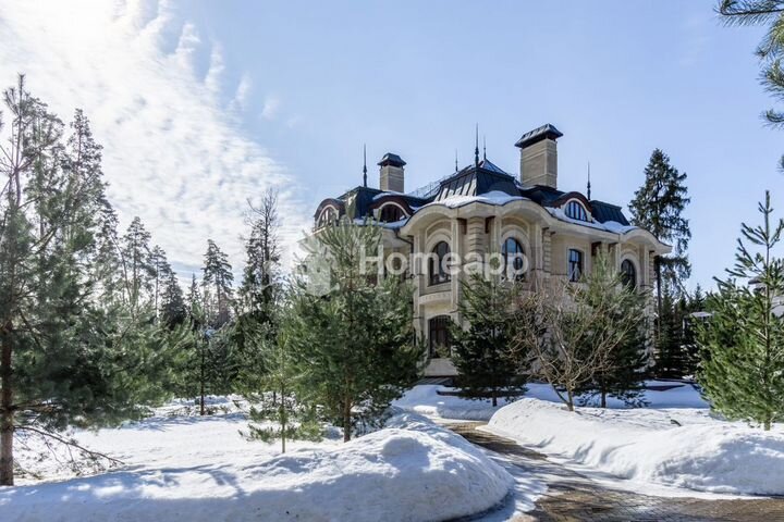 Дом 2795 м² на участке 100 сот.