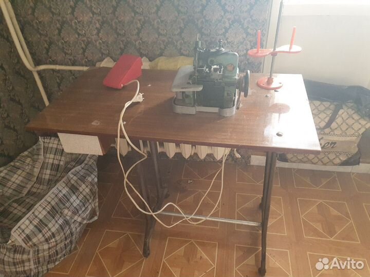 Оверлок со станиной