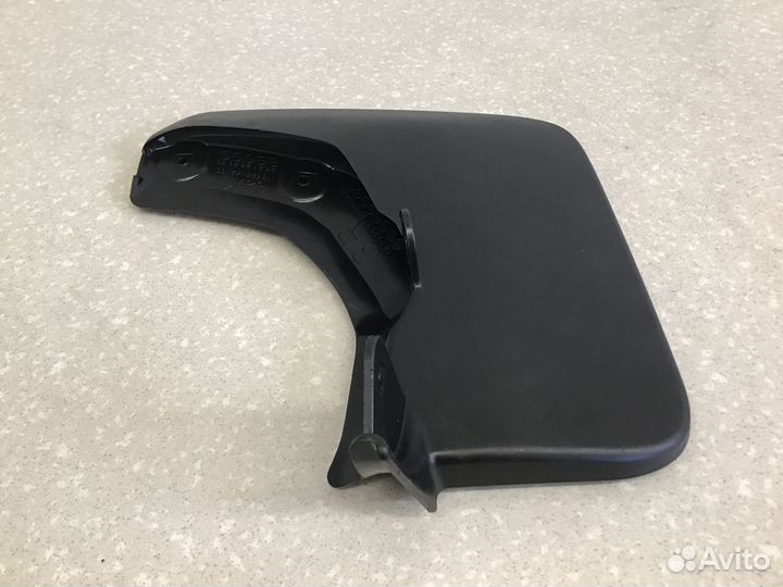 Брызговик задний правый Toyota RAV 4 2018