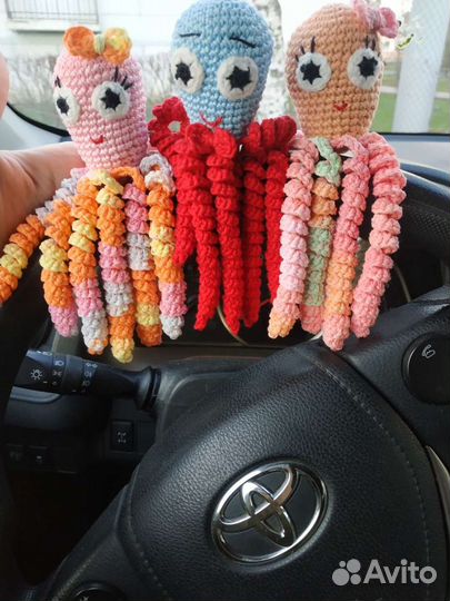 Вязаная Игрушка комфортер осьминожка малышу