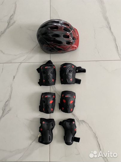 Шлем и защита для роликов