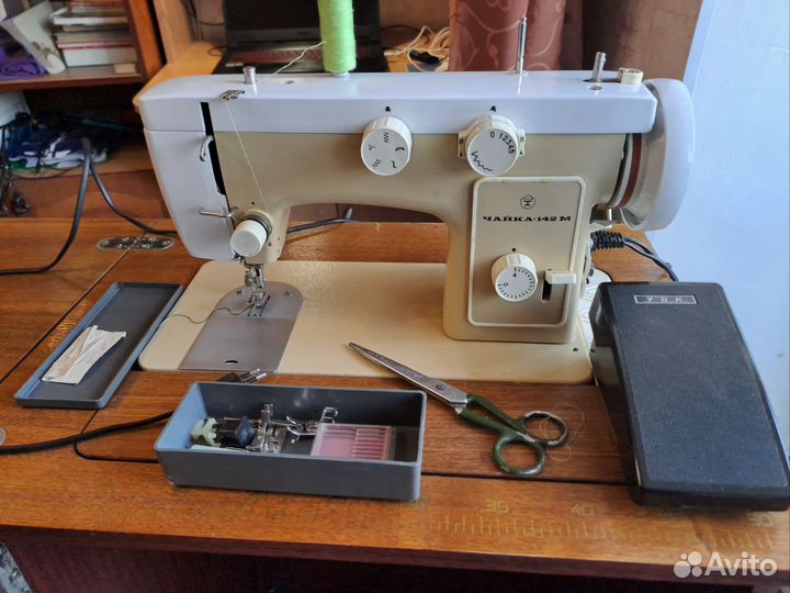 Швейная машинка Чайка 142м