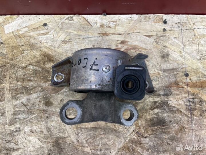Опора двигателя правая Opel Corsa