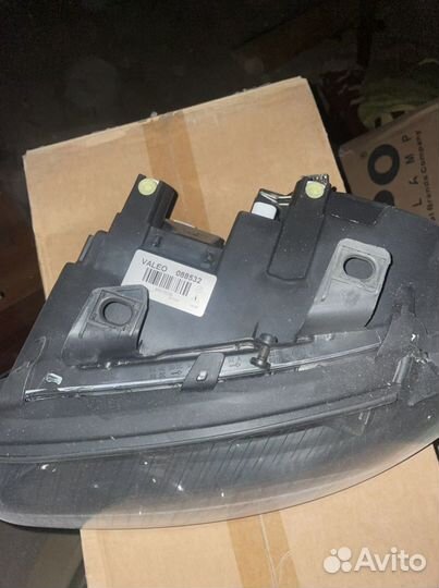 Фара передняя левая Audi A4 B6 8E5