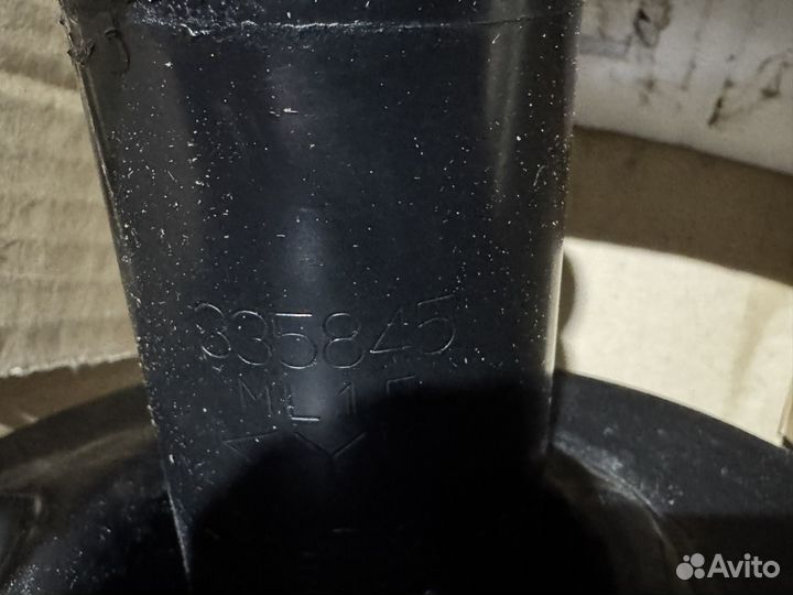 KYB 335845 амортизатор передний левый газовый