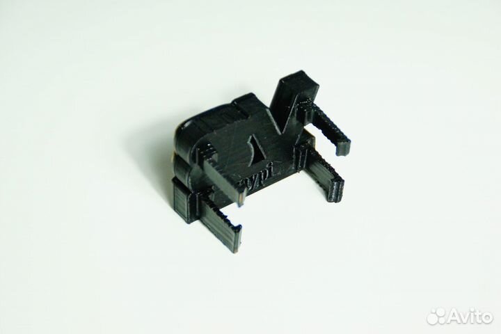 Шильдик V8 на решётку Jeep Grand Cherokee ZJ