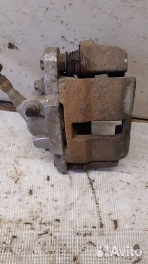 Суппорт передний левый LADA 2111