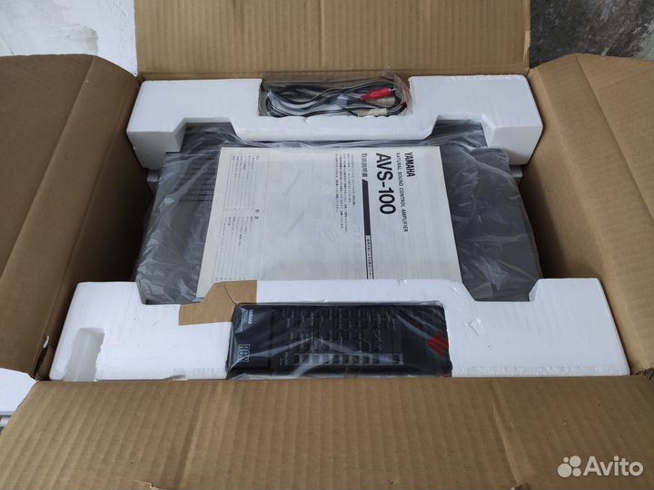 Yamaha AVS-100 пред AV усилитель в коробке