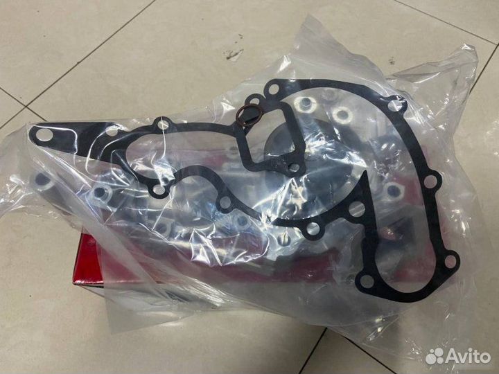 Насос водяной Toyota Land Cruiser 200