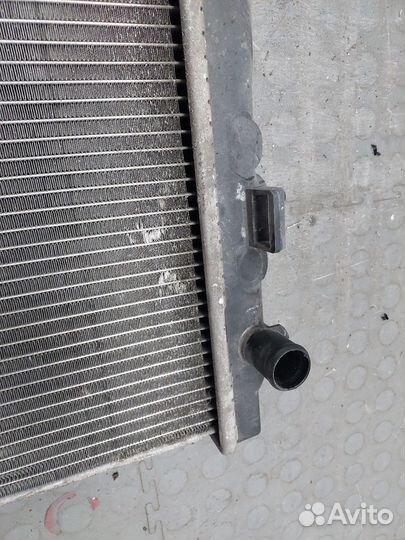Радиатор охлаждения двигателя Nissan Almera Tino