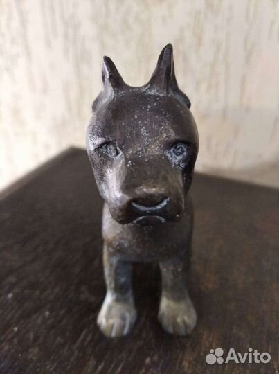 Собака бронза