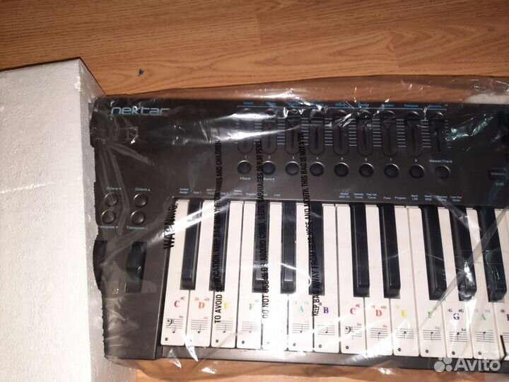 Nektar Impact LX 61+ USB midi клавиатура