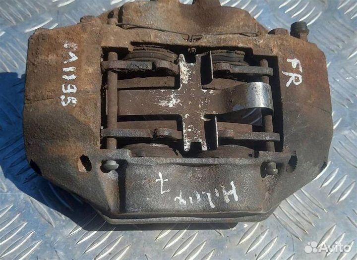 Суппорт передний правый Toyota Hilux (2005-2015)