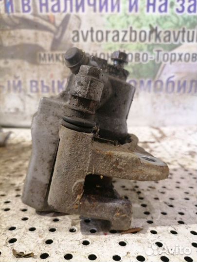 Суппорт задний правый Toyota Camry v50 2.5 USA