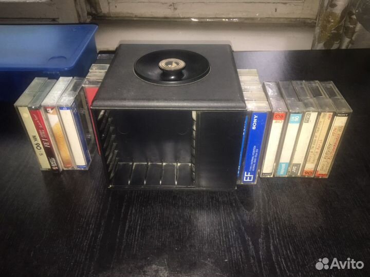 Стойка для аудиокассет и аудиокассеты