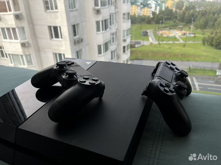 Игровая приставка ps4 + 2 джойстика