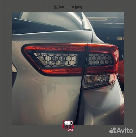 Наклейки на стекло автомобиля