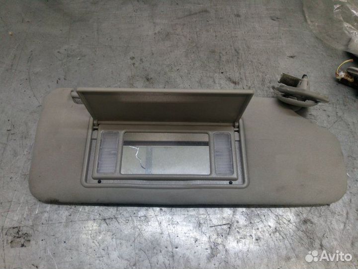 Козырек солнцезащитный передний правый Toyota